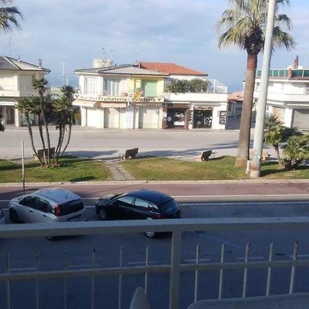 Monolocale Lungomare Viareggio Apartamento Exterior foto