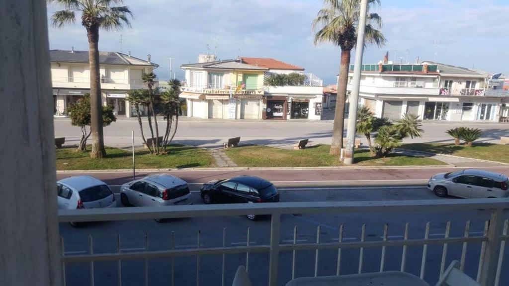Monolocale Lungomare Viareggio Apartamento Exterior foto